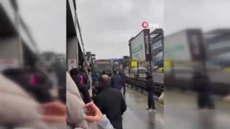 Metrobüs vatandaşları çileden çıkarttı