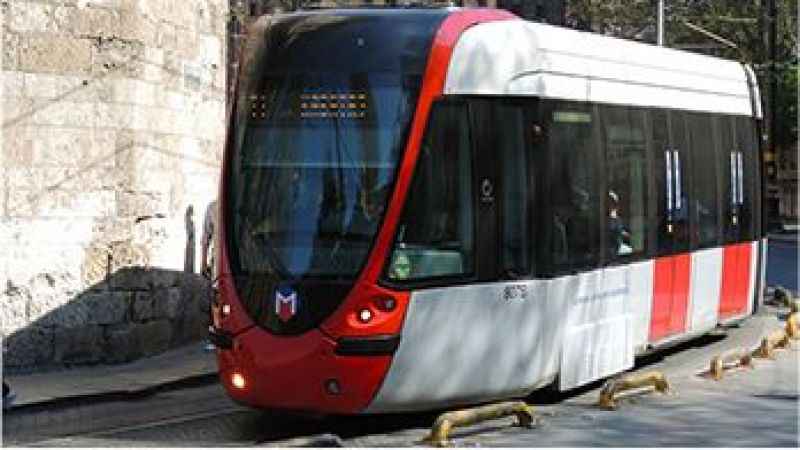 Güngören’de tramvay raydan çıktı: Seferler geçici olarak durduruldu