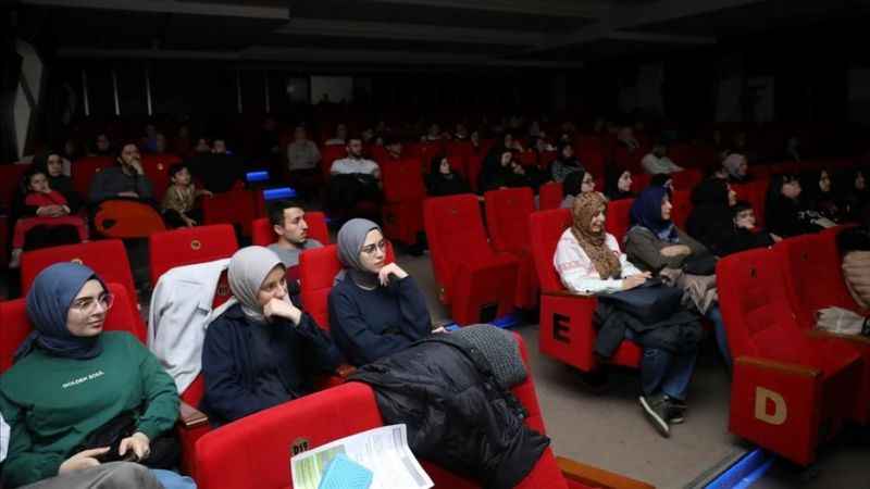 İnegöl Şehir Tiyatrosu, 'En Büyük Haber'i sahneledi