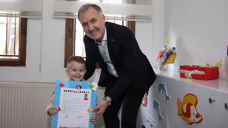 Başkan Taban, miniklerin karnelerini dağıttı