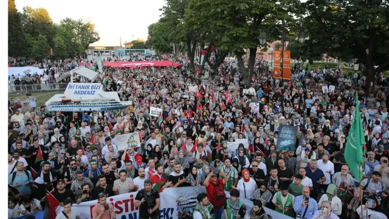 İstanbul’da on binlerin katılımıyla büyük Gazze yürüyüşü