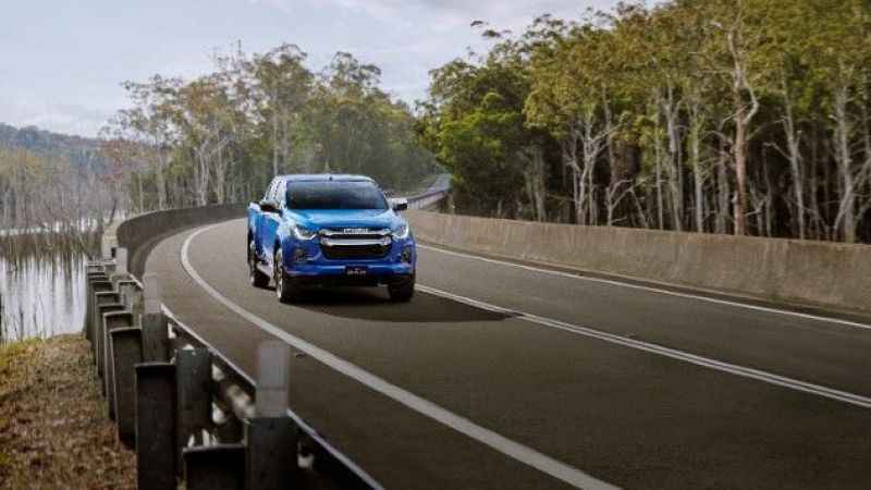 Isuzu D-Max yenilenen ön yüzü ile pazarda daha güçlü ve iddialı