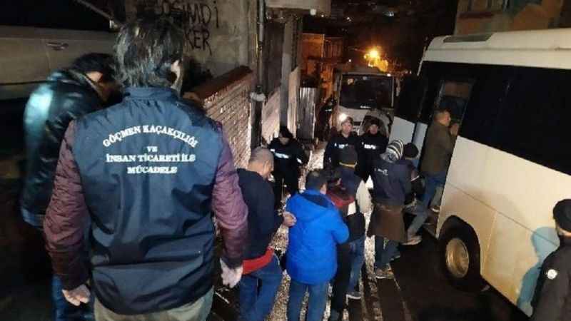 İstanbul’da göçmen kaçakçılığı operasyonu: 46 kişi yakalandı