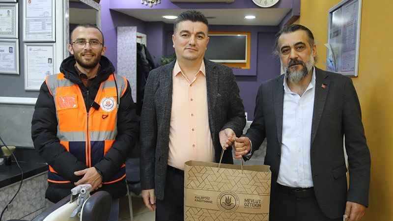 Kâğıthane'de kuaför ve berberler için sürpriz hediye