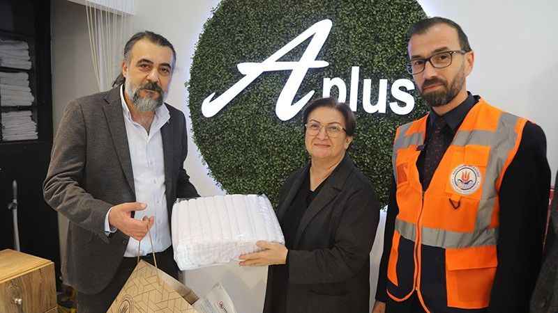 Kâğıthane'de kuaför ve berberler için sürpriz hediye