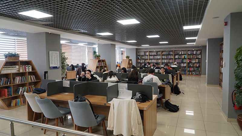 Kağıthaneli gençler derslerini Millet Kıraathanelerinde çalışıyor