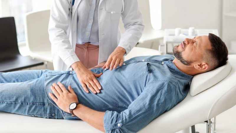 Karın ağrısı ciddi sorunların habercisi olabilir