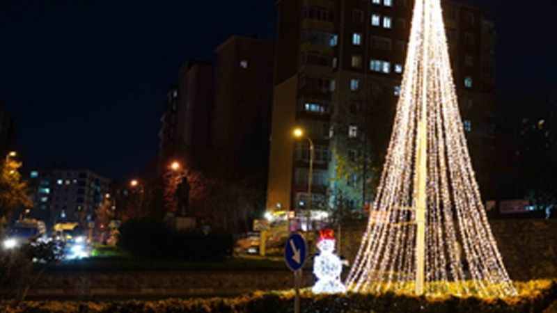 Kartal, yeni yıl süslemeleriyle ışıl ışıl