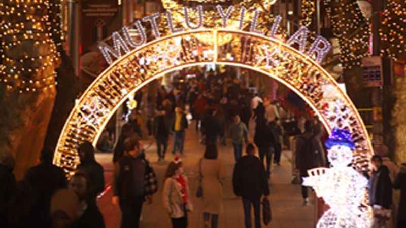 Kartal, yeni yıl süslemeleriyle ışıl ışıl