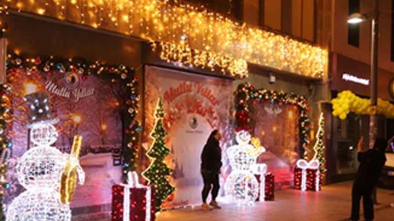 Kartal, yeni yıl süslemeleriyle ışıl ışıl