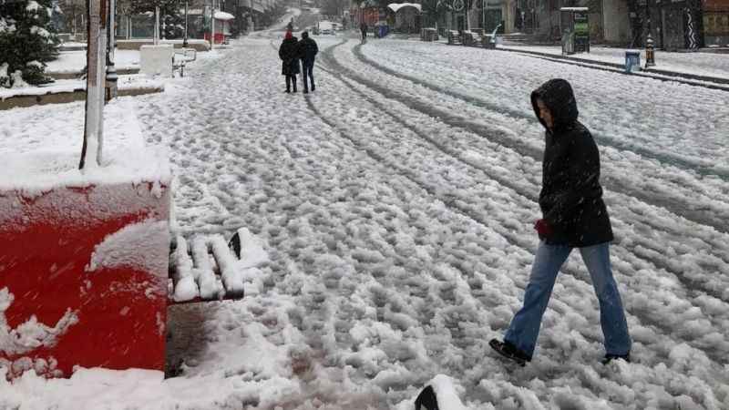  Ağrı'da kar yağışı ve tipi nedeniyle eğitim öğretime 1 gün ara