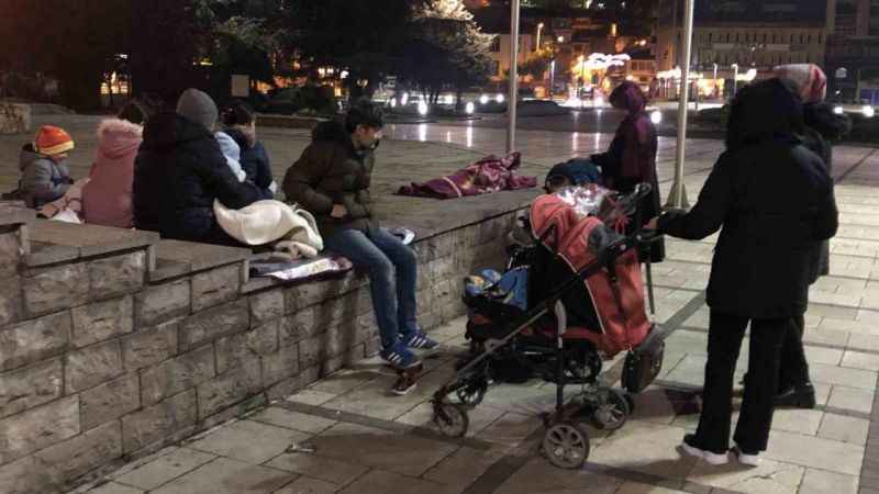 Kastamonu’da depremde panik yaşayan vatandaşlar geceyi sokakta geçiriyor