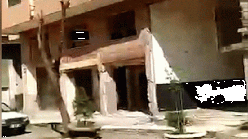 Kilis'te ağır hasarlı bir bina çöktü: O anlar kameralara yansıdı! 