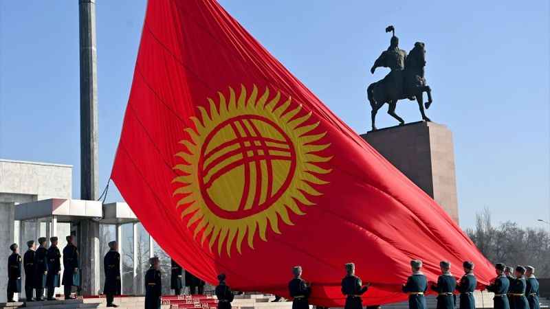 Kırgızistan'da Kırgızca bilmeyen devlet memurları işten çıkarılacak