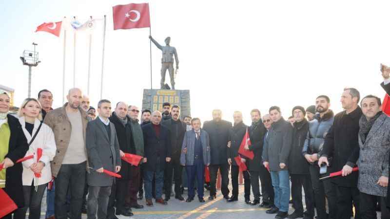 Körfez'de şehitler dualarla ve yürüyüşle anıldı