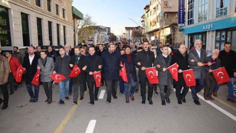 Körfez'de şehitler dualarla ve yürüyüşle anıldı