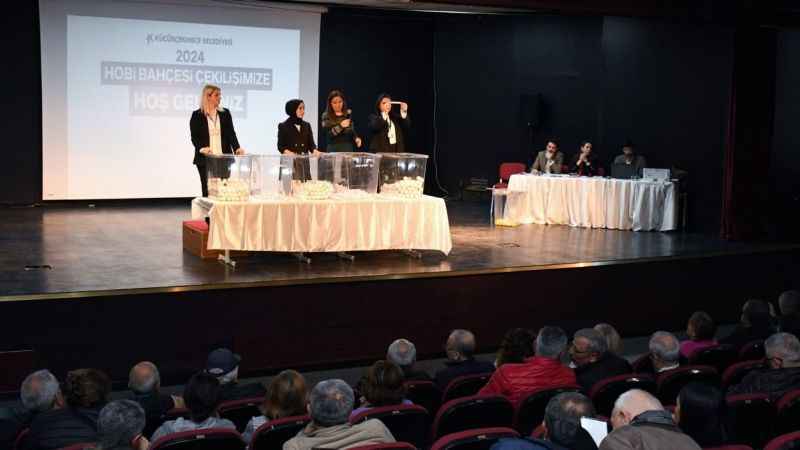 Küçükçekmece'de hobi bahçeleri kurayla sahiplerini buldu