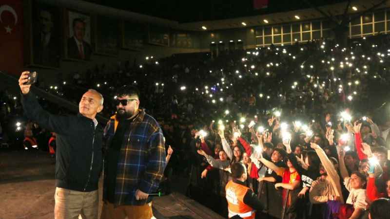 Küçükçekmece'de 3. Gençlik Festivali coşturdu