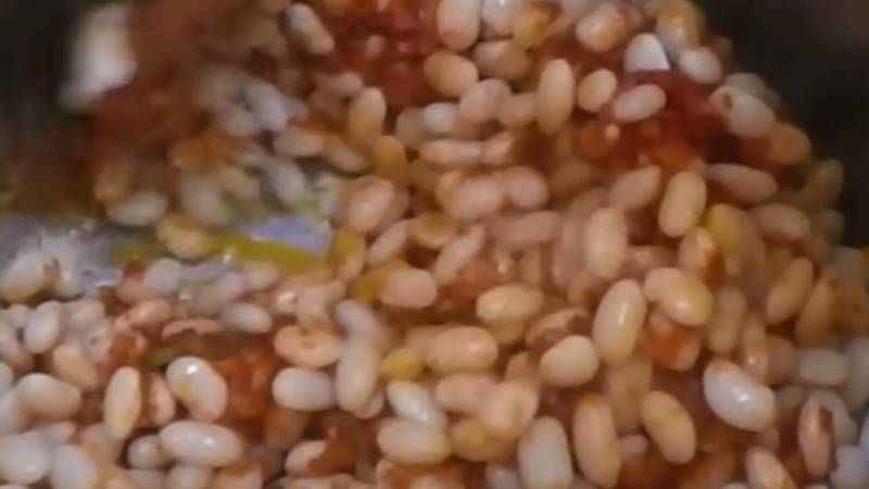 Kuru fasülye ustalarının sırrı aşikar oldu. Tencereye bir fiske eklemek yetiyor