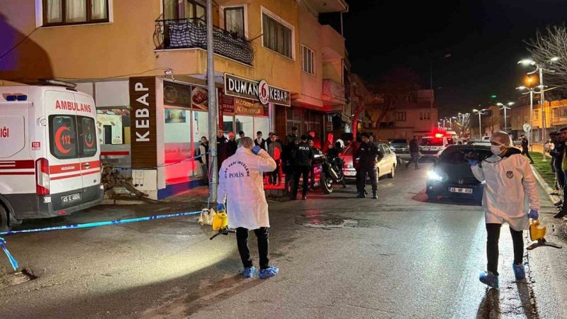 Annesini öldürüp çatıdan atlayan Emrah Karataş hastanede hayatını kaybetti Annesini öldürüp çatıdan atlayan Emrah Karataş hastanede hayatını kaybetti