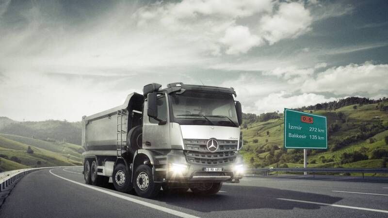 “Şantiyedeki Güç”: Mercedes-Benz Arocs 4851 K ağır yükler altında sürüş güvenliğini garantiye alıyor
