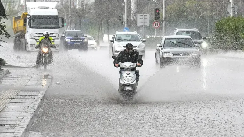 Meteoroloji’den 5 ile kuvvetli yağış uyarısı Meteoroloji’den 5 ile kuvvetli yağış uyarısı