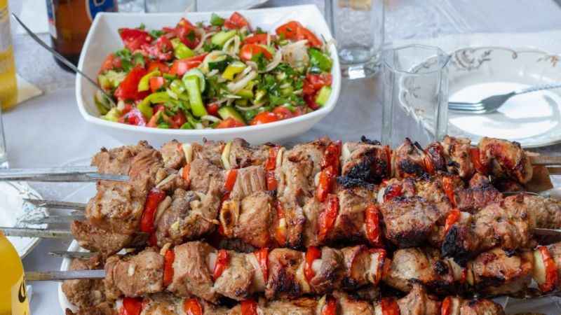 Kalp hastaları etin yanında sebze ve salata tüketmeli