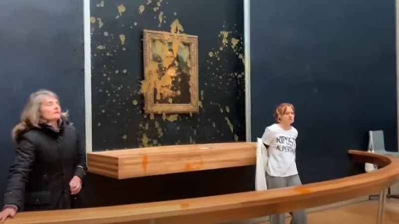 Mona Lisa tablosuna çorbalı saldırı