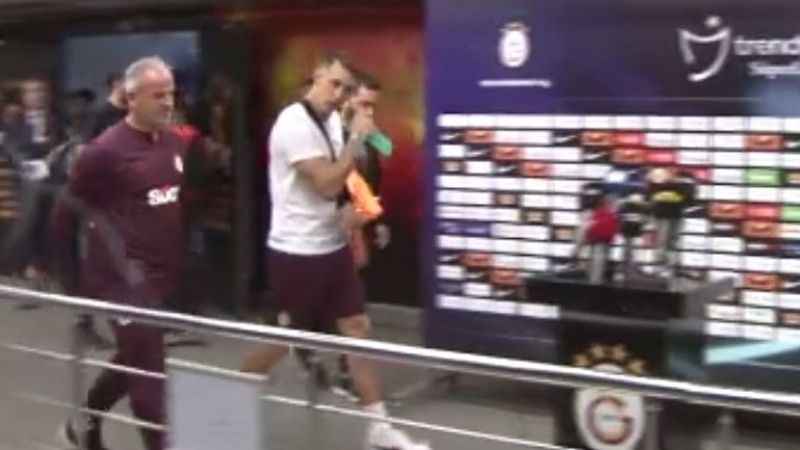 Muslera stattan kolu askıda ayrıldı