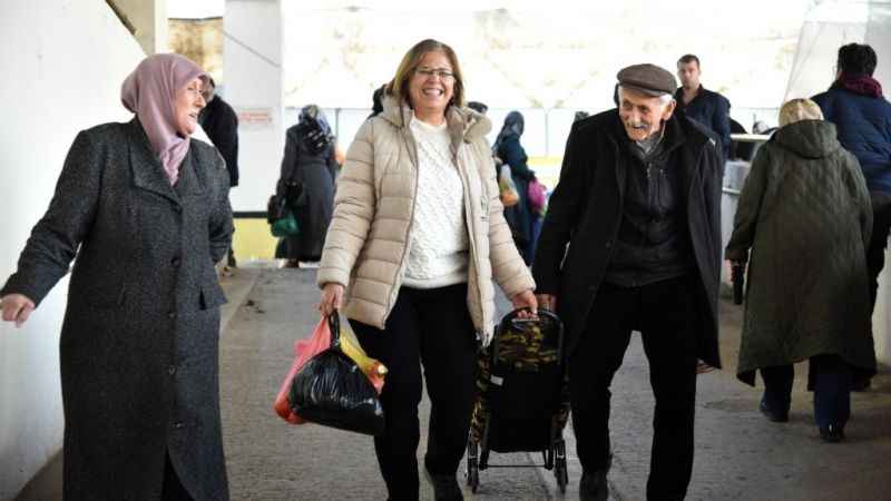 Mustafakemalpaşa'da "Biz Geldik" ekibi yardıma koşuyor