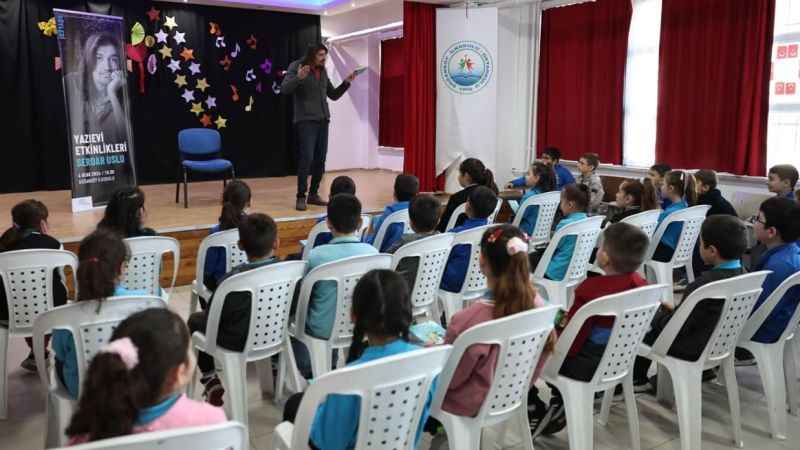 Serdar Uslu, Göl Yazıevi'nde öğrencilerle buluştu