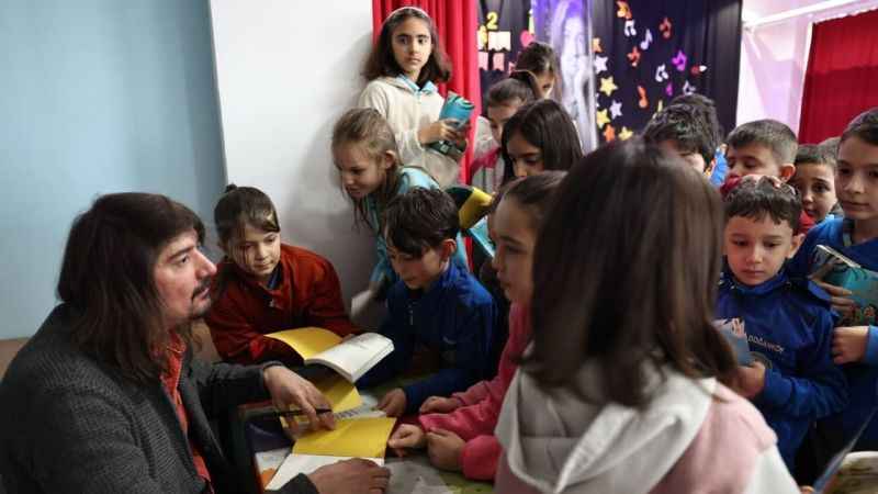 Serdar Uslu, Göl Yazıevi'nde öğrencilerle buluştu