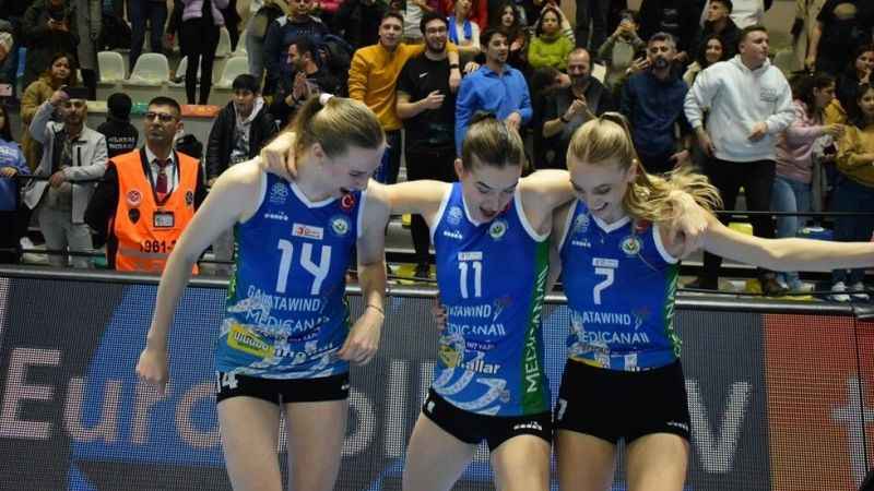 Nilüfer'de Voleybolun Sultanları'nın Avrupa zaferi