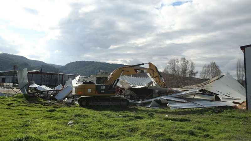 Nilüfer Belediyesi kaçak yapıları yerle bir etti