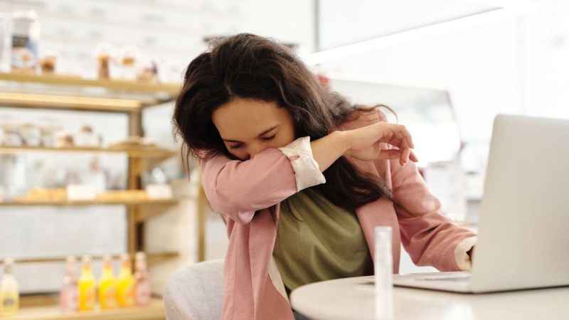 Hastalık geçiyor ama öksürük neden devam ediyor?