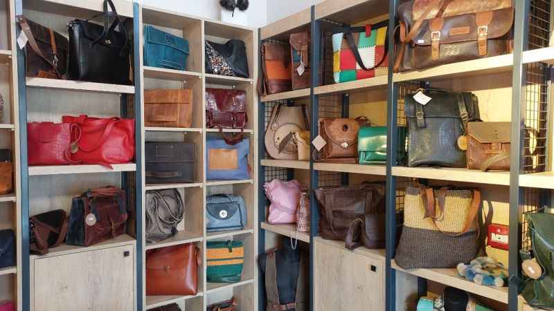 Birbirinden güzel el emeği eserler bu çarşıda!