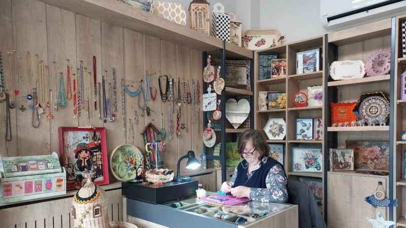 Birbirinden güzel el emeği eserler bu çarşıda!