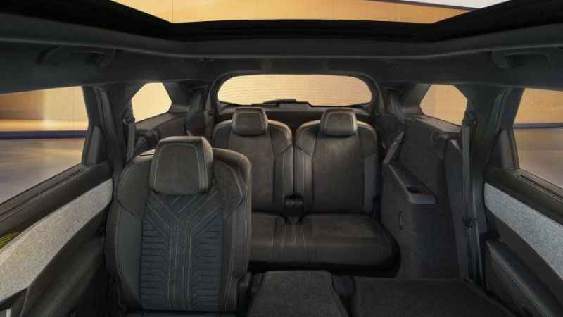 PEUGEOT, yeni e-5008’i görsel şölenle taçlandırıyor