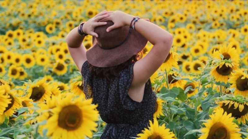 Sıcak havalarda koyu renk elbise giymeyin