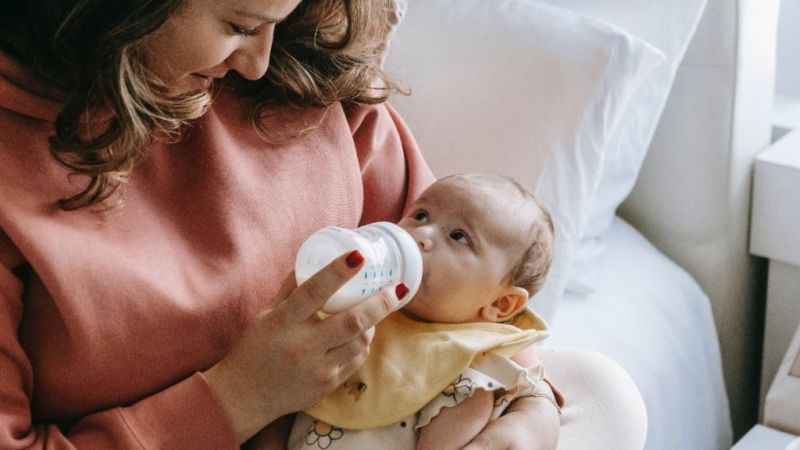 Bebeklere ilk 6 ay sadece anne sütü