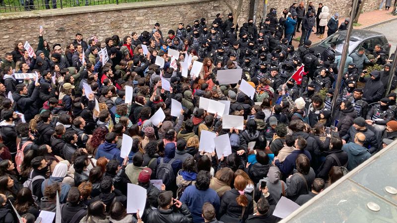 İstanbul Üniversitesi’nde ‘İmamoğlu’ protestosu