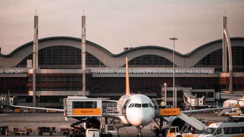 Sabiha Gökçen Havalimanında aprona izinsiz giren iki kişi gözaltına alındı