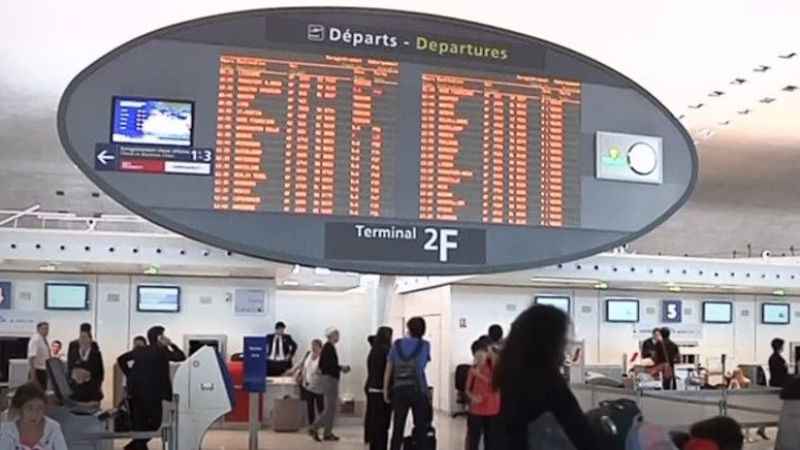 Fransız havaalanında yaklaşık 300 Hintli yolcu alıkonuldu