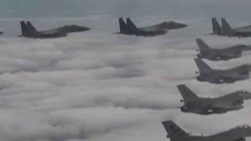 ABD'nin F-16'sı denize düştü