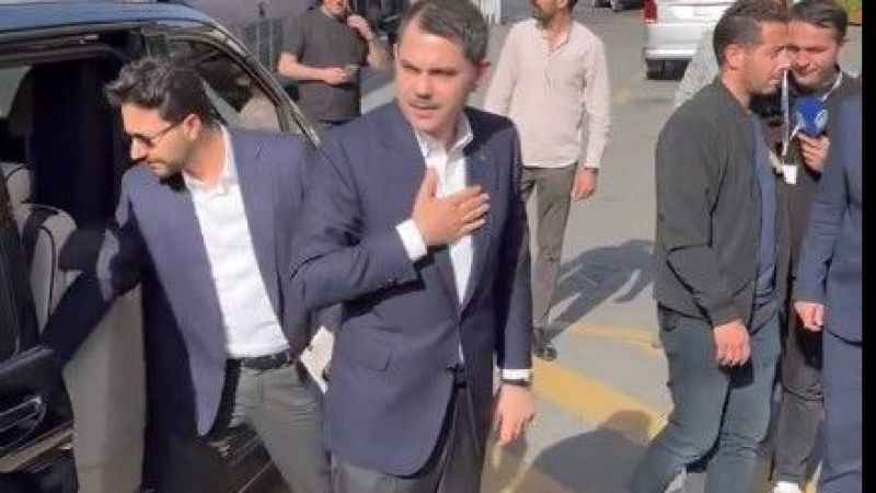 AK Parti İstanbul İl Başkanlığı önüne sahne kuruldu