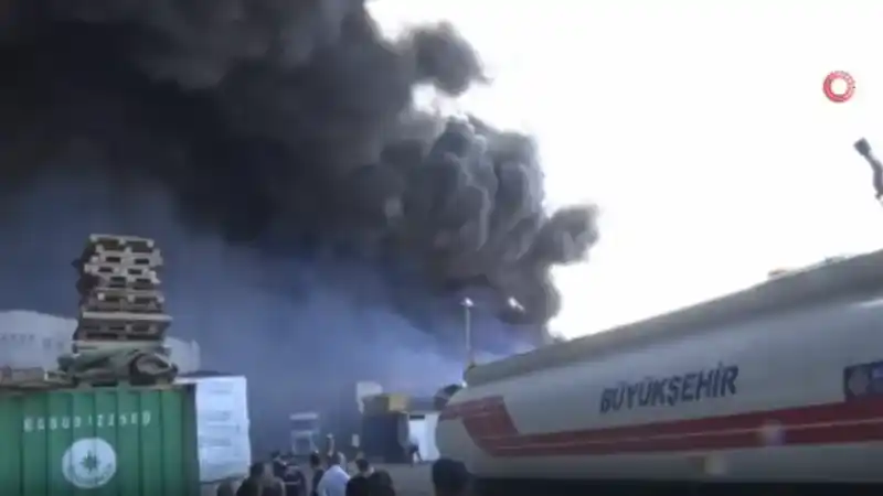 Başkentte sanayi sitesinde yangın: Dumanlar gökyüzünü kapladı