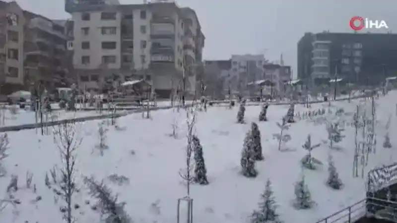 Ankara’da sabah saatlerinde kar yağışı başladı