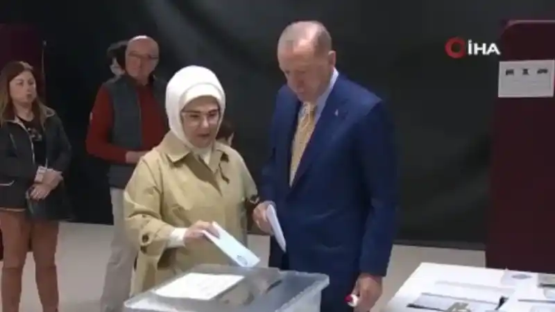 Cumhurbaşkanı Erdoğan, oyunu Üsküdar’da kullandı