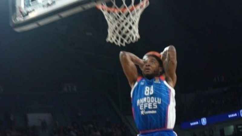 THY EuroLeague'de Anadolu Efes, Olimpiyakos'u devirdi