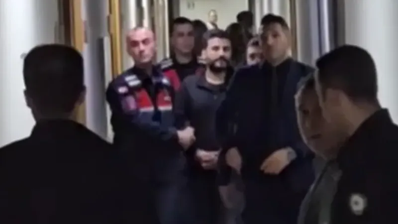 Telefon görüşmesini ifşa ettiği gerekçesiyle 9 yıla kadar hapsi talep edilen Engin Polat’ın yargılanmasına başlandı